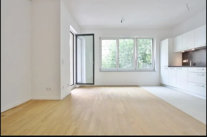 Stilvolle, neuwertige 2-Raum-Wohnung mit Einbauküche in Berlin Mitte — photo 1
